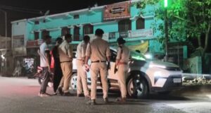 नवागत थाना प्रभारी ने देर रात में की वाहन चेकिंग