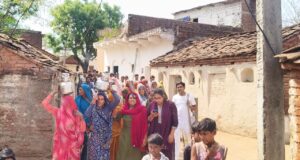 हैंडपंप की रक्षा करने का लिया महिलाओं ने संकल्प, निकाली रैली 8 पंचायतों में किया जा रहा, जल गंगा संवर्धन जागरूकता अभियान: बीएसएस