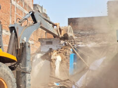 पीडब्ल्यूडी भूमि से अतिक्रमण हटाने पहुंचा प्रशासन, हिंदू संगठनों के विरोध पर कार्रवाई रोकी गई