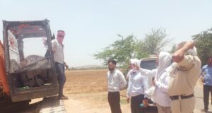टीकमगढ़ में धरती का सीना चीर कर किया जा रहा रेत का अवैध कारोबार, धरपकड़ जारी ग्राम उपरारा खास में अवैध रेत खनन पर हुई कार्रवाई